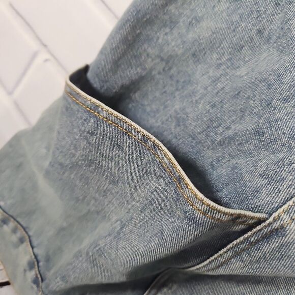 Midway Denim Jacket New Loose Fit Light Blue SIZE Large with pockets - Picture 3 of 10